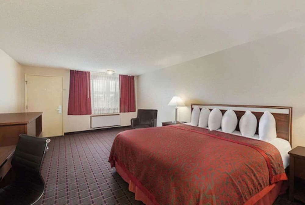 Фото Days Inn by Wyndham Auburn