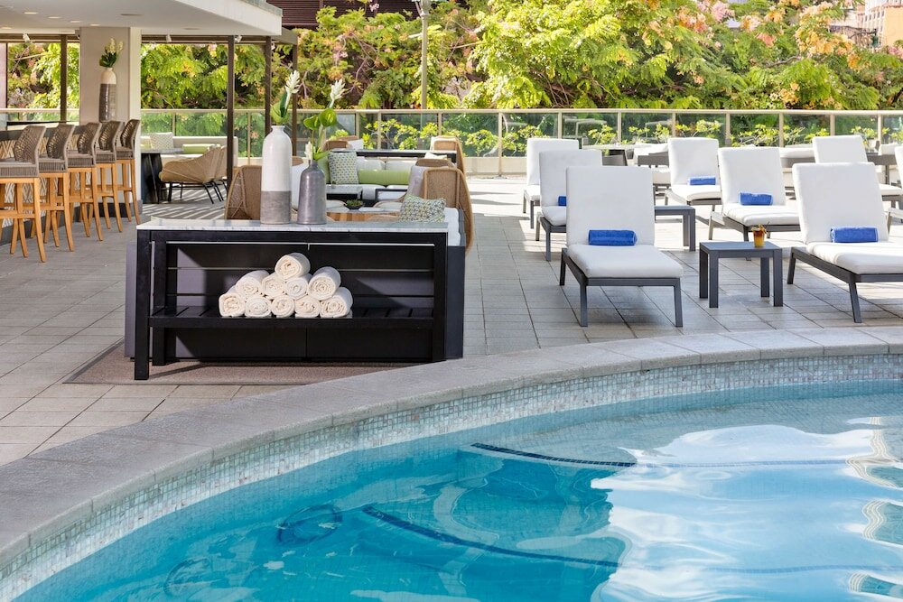 Фото Hilton Garden Inn Waikiki Beach