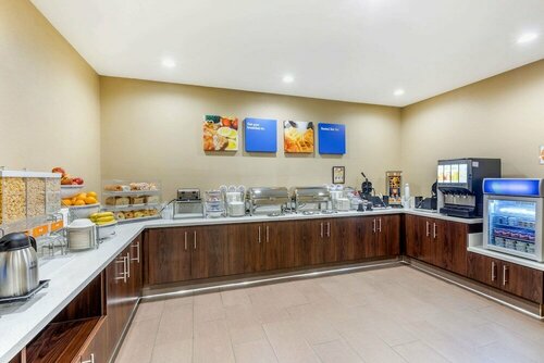 Гостиница Comfort Inn & Suites Orange County John Wayne Airport в Санта-Ане