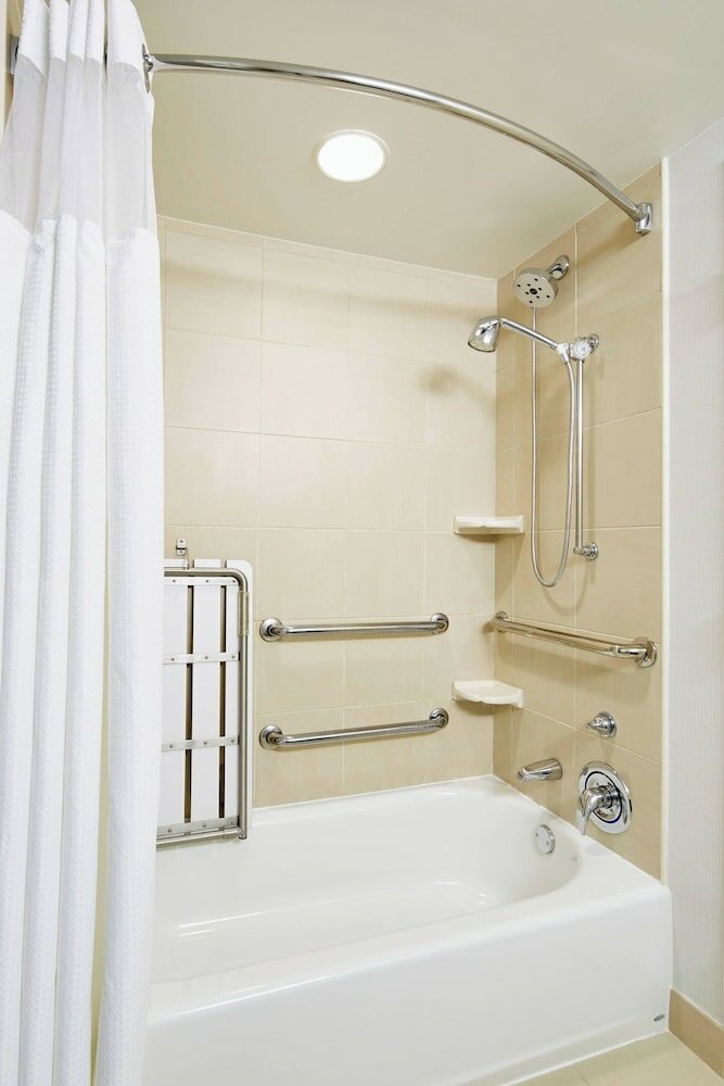 Фото Courtyard by Marriott Hamilton