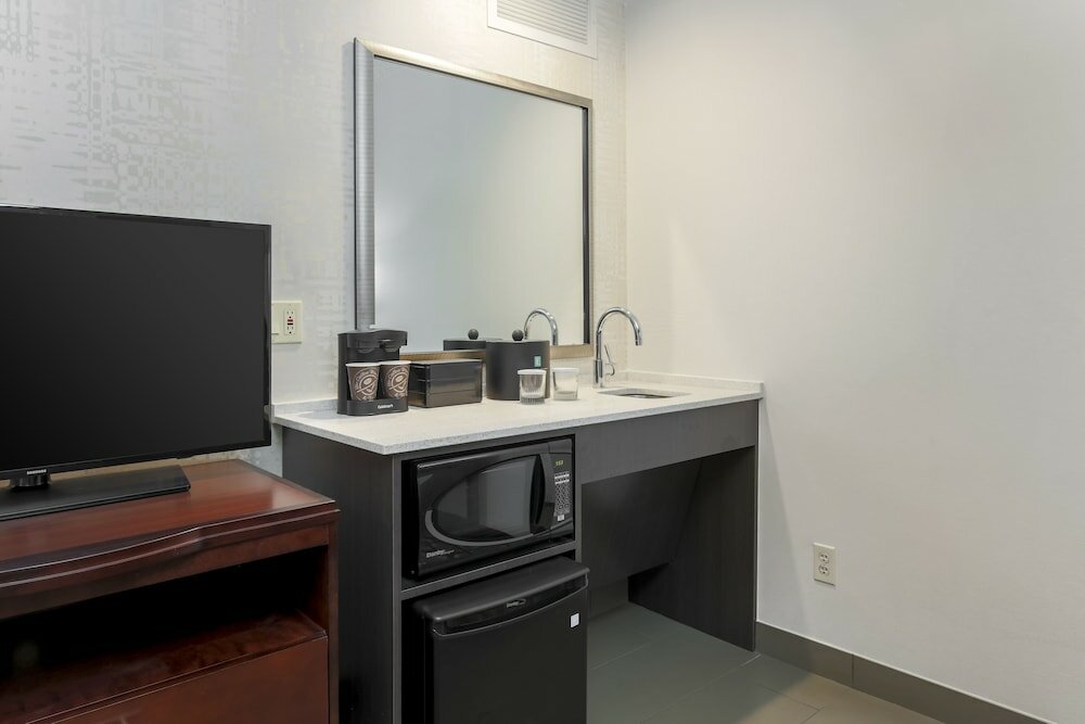 Фото Embassy Suites by Hilton Dallas Love Field