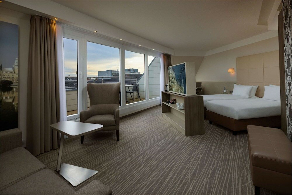 Фото DoubleTree by Hilton Hannover Schweizerhof