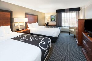 Гостиница La Quinta Inn & Suites by Wyndham San Antonio Riverwalk