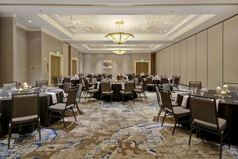 Фото Embassy Suites Omaha - Downtown/Old Market