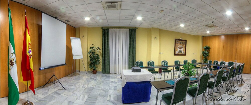 Фото Gran Hotel Ciudad Del Sur