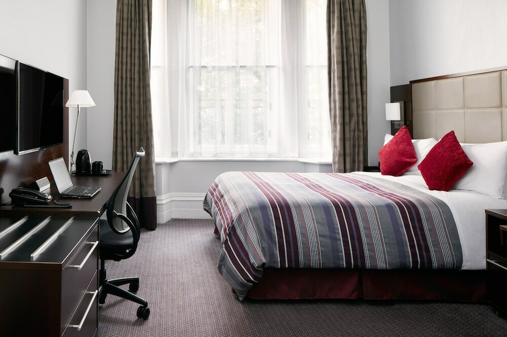 Фото The Trafalgar St. James London, Curio Collection by Hilton