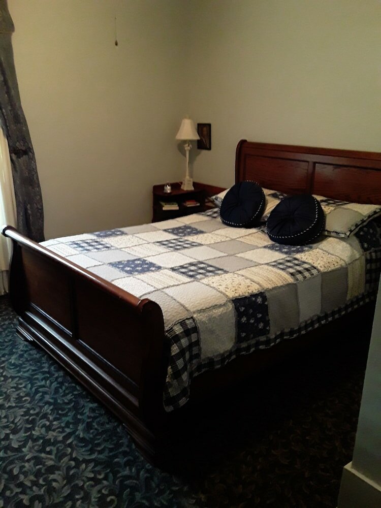 Фото Hall Place Bed and Breakfast