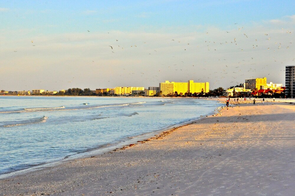 Фото The Capri at Siesta