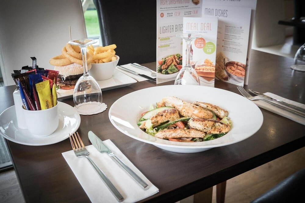 Фото Travelodge Dublin Phoenix Park Hotel