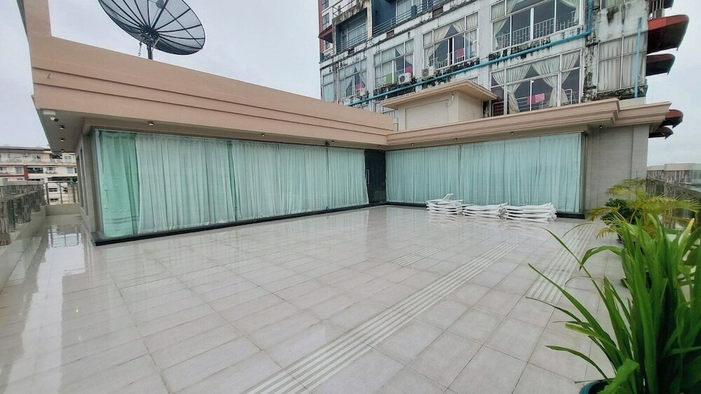 Фото Hotel Grand Galaxy