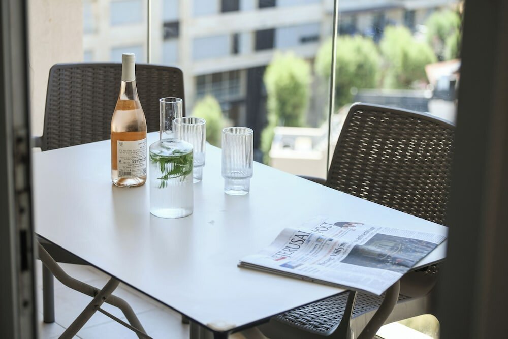 Фото 3br SeaView Apt by the Beach by SeaNRent