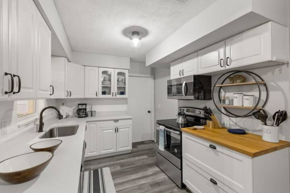 Фото 12th Ct Charming Oasis With New Pool