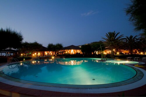 Внешний вид отеля Baia del Sole Resort в Рикади, фото 1