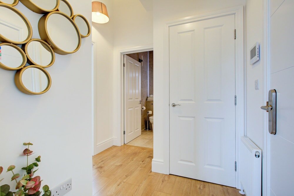 Фото Hybrid Resi - New Malden