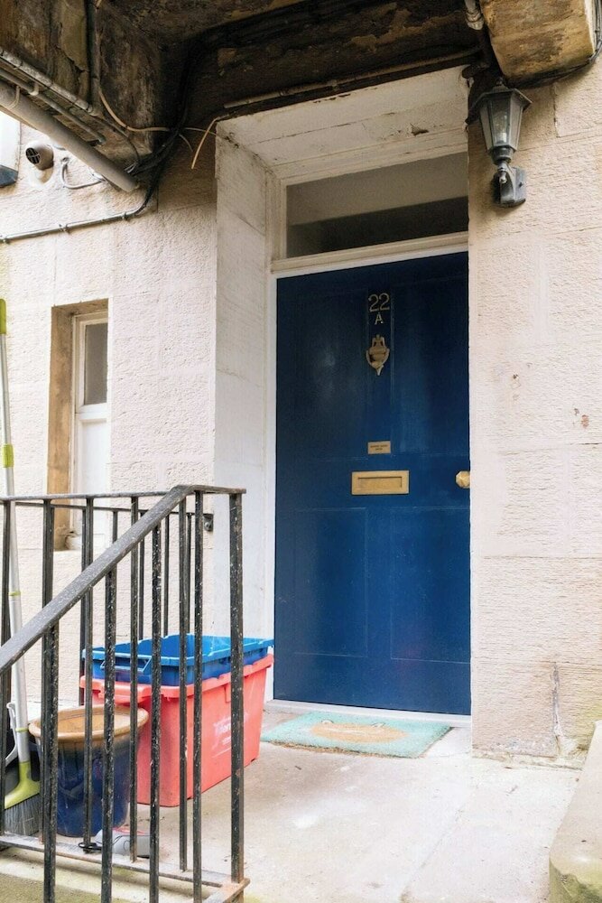 Фото Spacious & Welcoming 2bd Flat - Edinburgh