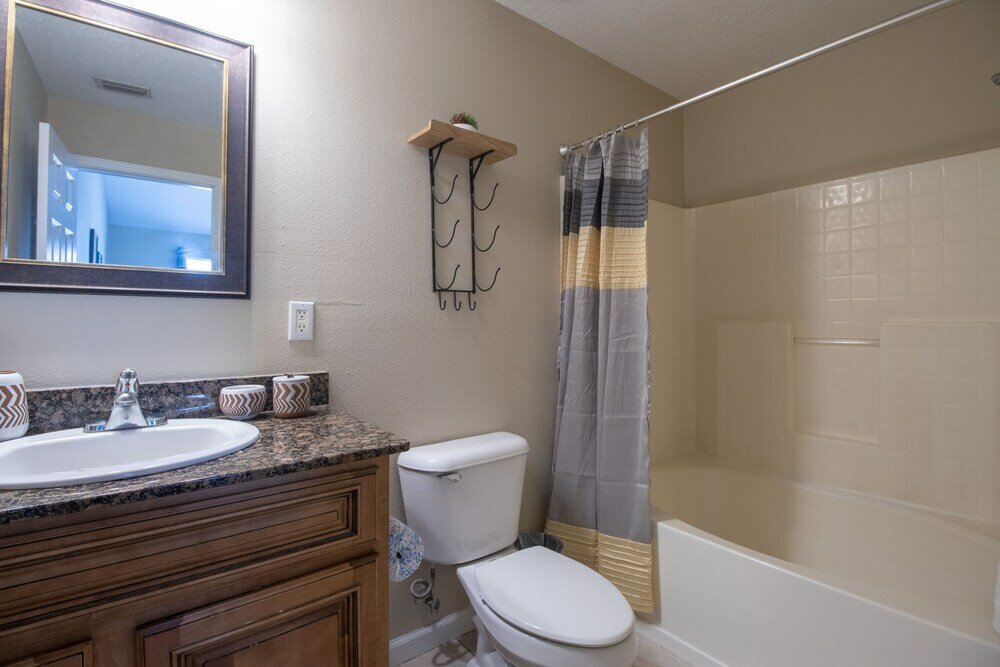 Фото Century Oaks Townhome