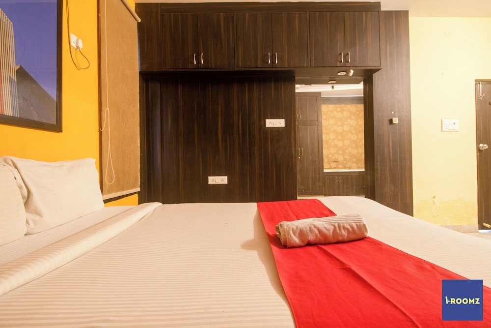 Фото IROOMZ Peaceful Stay Villa