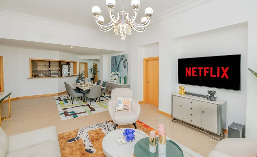 Фото Lux The Shoreline Penthouse Suite