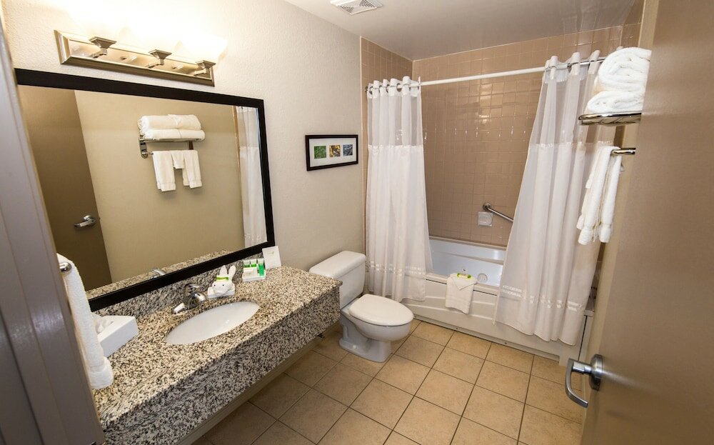 Фото Best Western Plus Pembina Inn & Suites