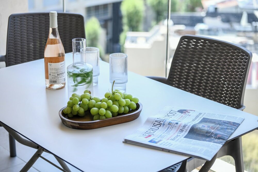 Фото 3br SeaView Apt by the Beach by SeaNRent