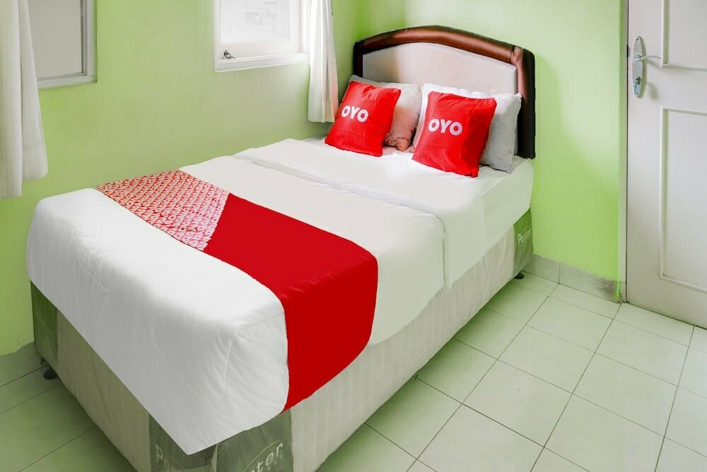 Hotel Oyo 90204 Surya Inn Syariah, West Java, photo