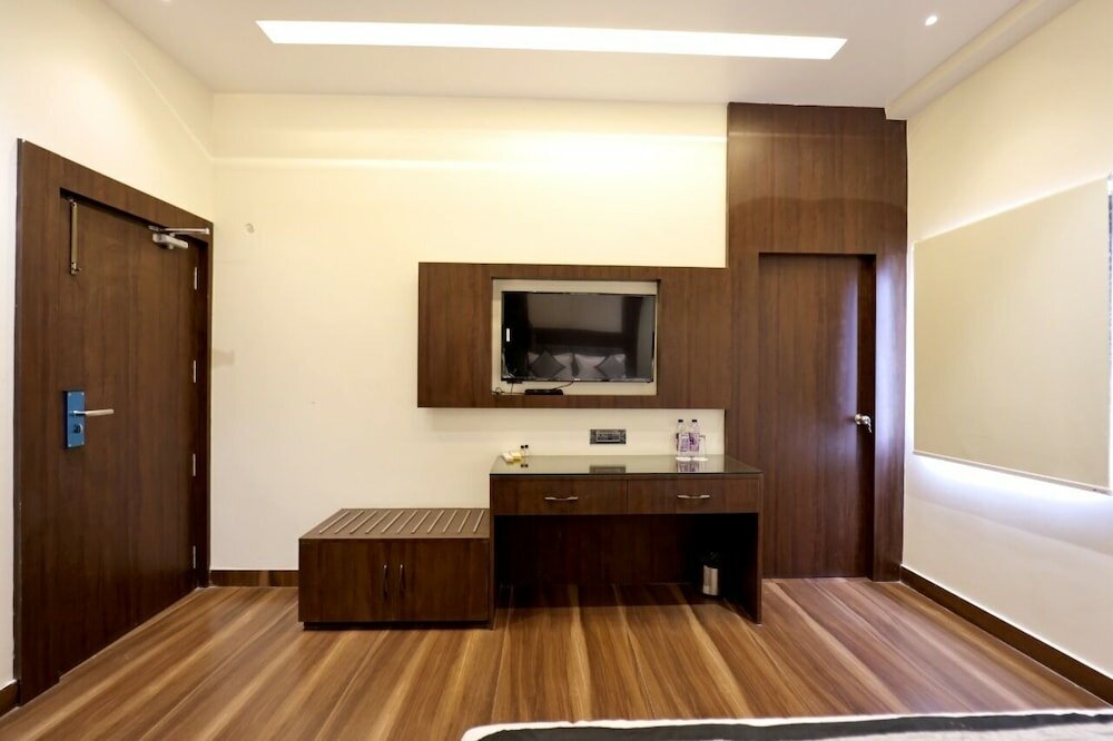 Фото Ks Square Hotel and Banquets