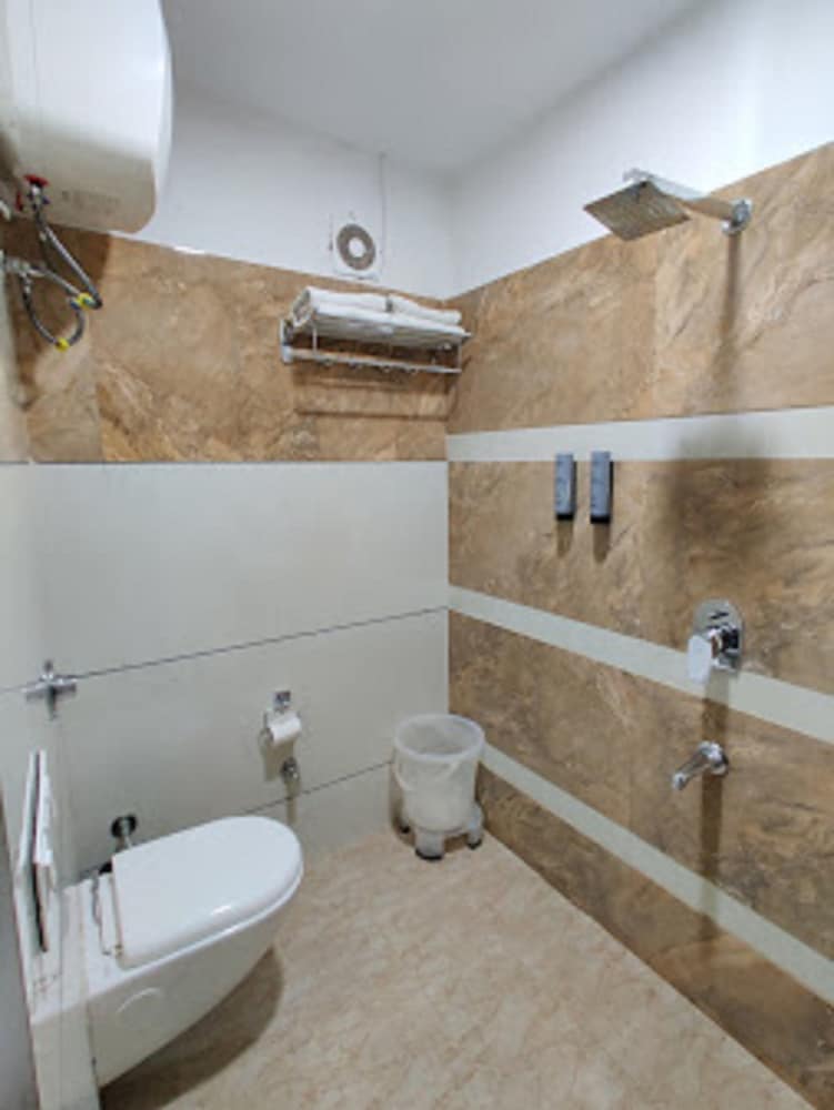 Фото Hotel A Star-50m away from Golden Temple