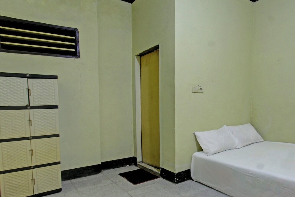 Фото Spot On 92882 Penginapan 3 Bersaudara