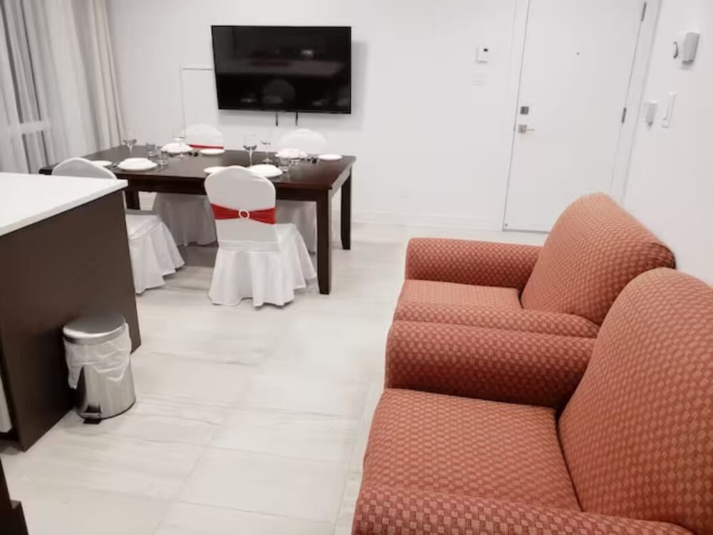 Фото 2001 AV. Beaconsfield