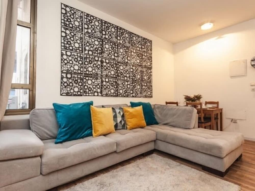 Фото Cozy Ben Yehuda Hideaway-Tel Aviv Rental