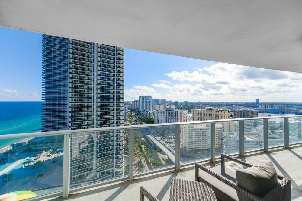 Фото Lux Condo at Hollywood Beach