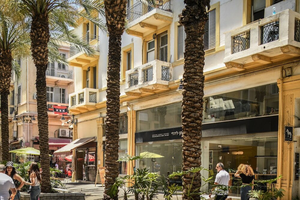 Фото Vintage Charm 1br Apt w Balcony & View