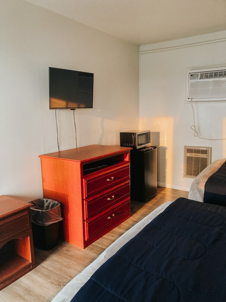 Фото The Redwood Motel