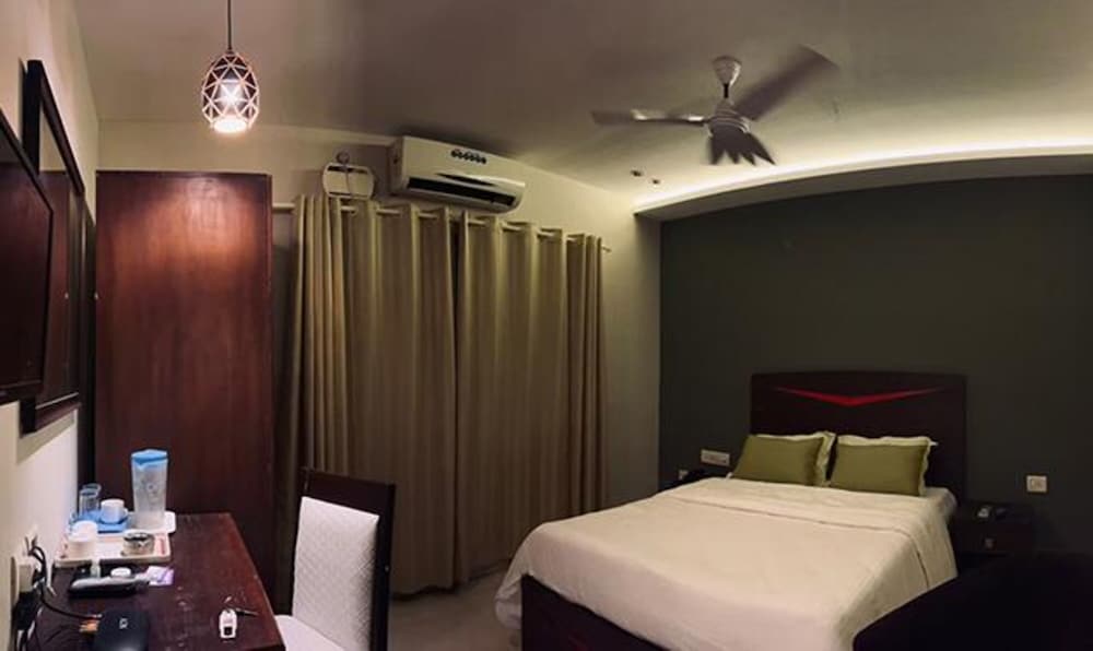 Фото Fabhotel Sea Queen Residency