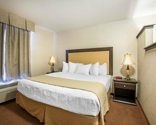 Гостиница Quality Inn And Suites Lethbridge в Летбридже