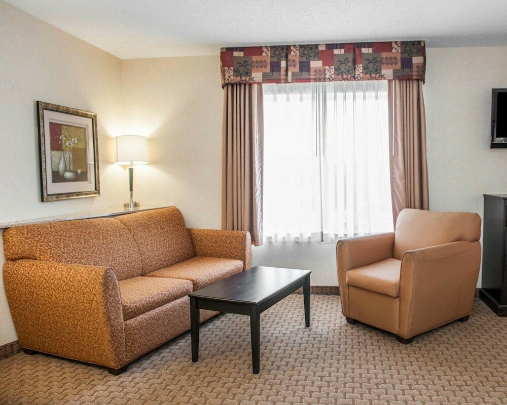 Фото Comfort Suites Southport
