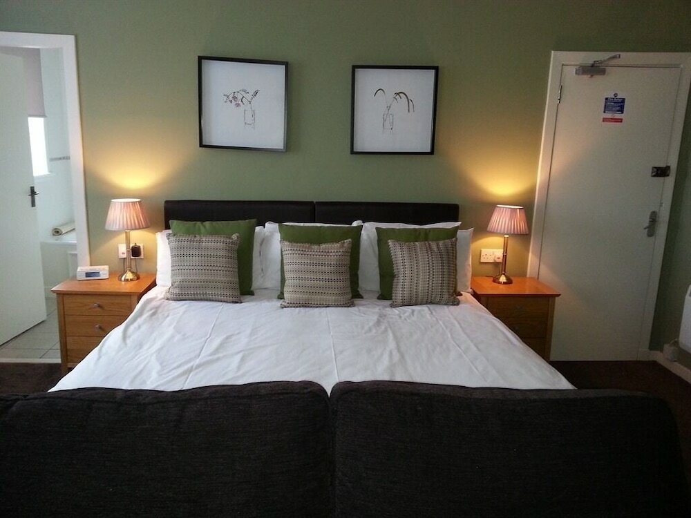 Фото Inchture Hotel