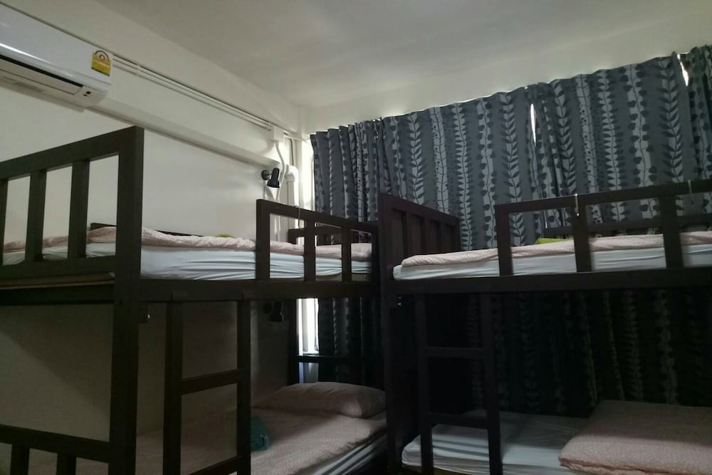 Фото First Inn On Nut - Hostel