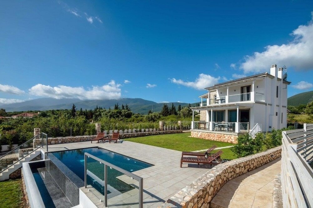 Фото White Villas