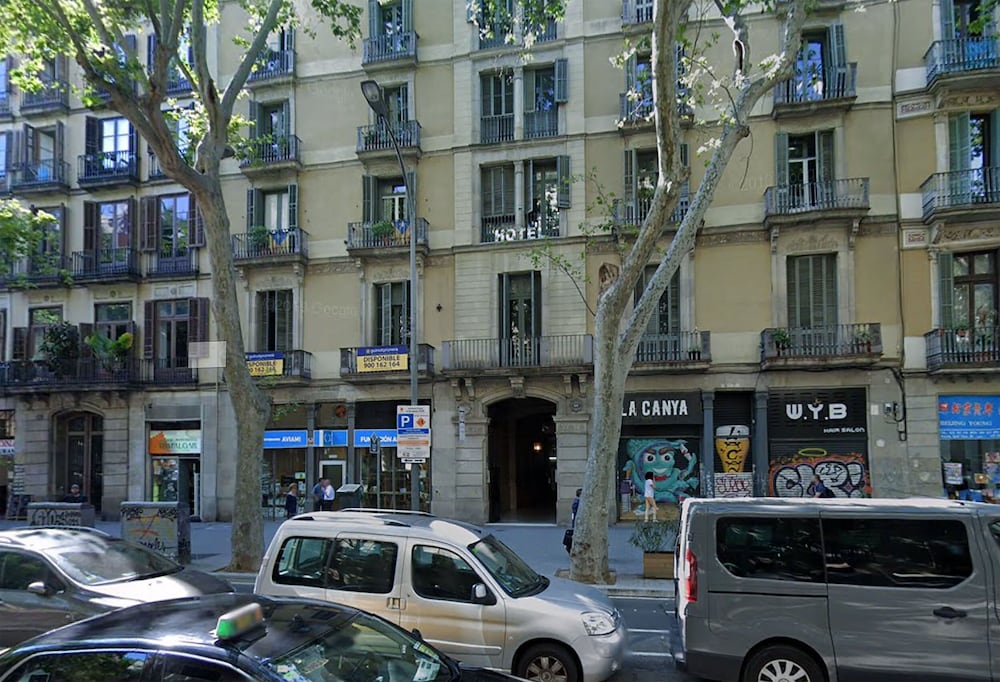 Фото отеля 1