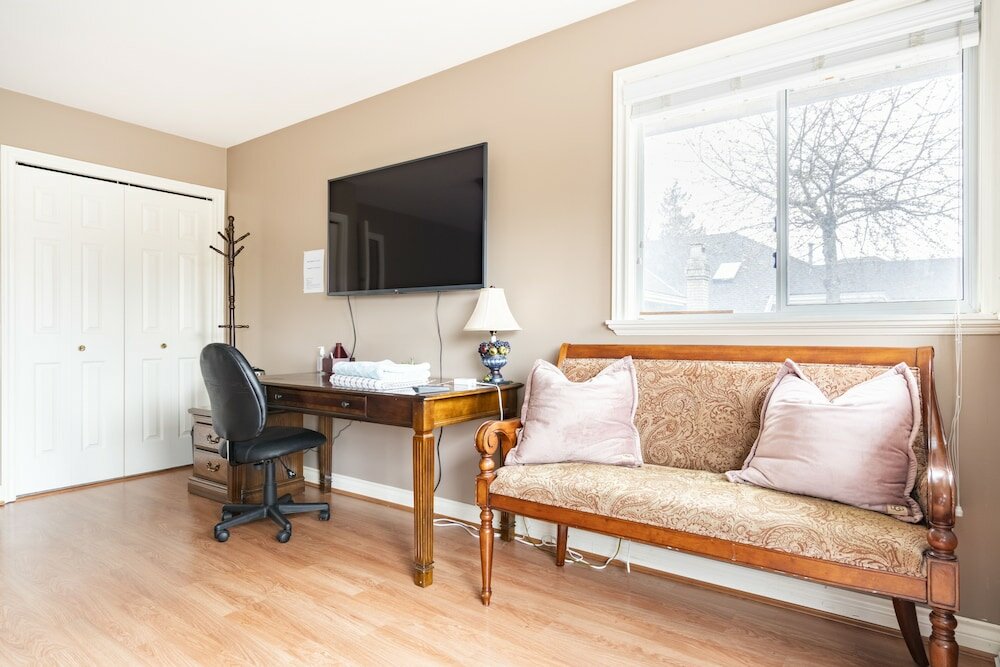 Фото Fraser River Richmond Bed & Breakfast