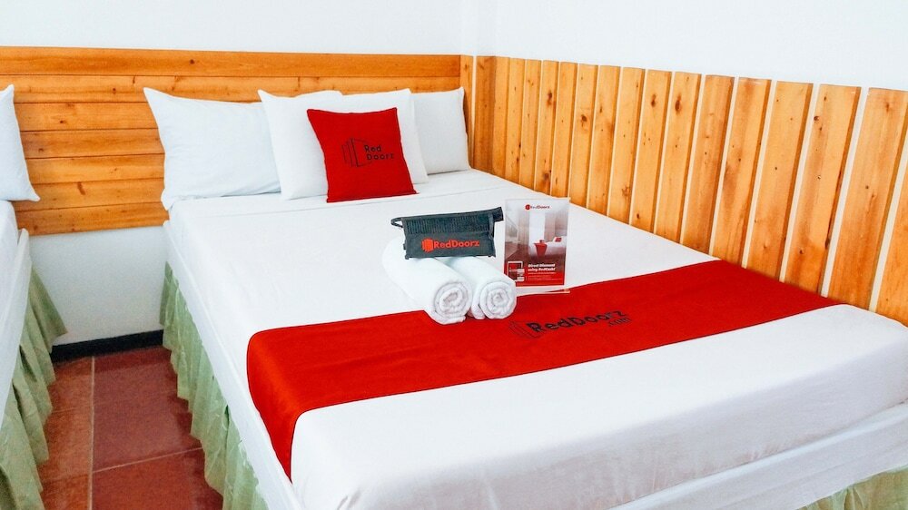 Фото RedDoorz @ Humayhumay Road Lapulapu