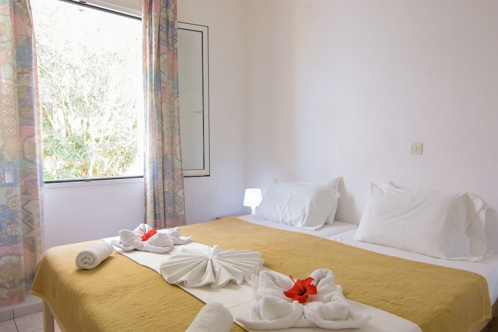 Фото Hiona Apartments