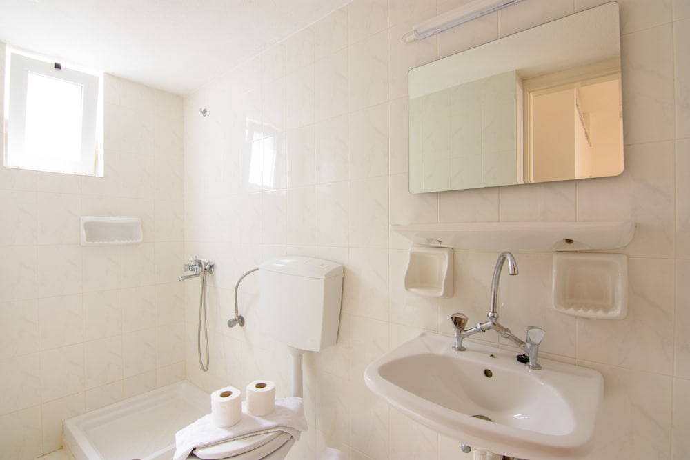 Фото Hiona Apartments