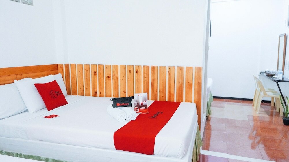 Фото RedDoorz @ Humayhumay Road Lapulapu