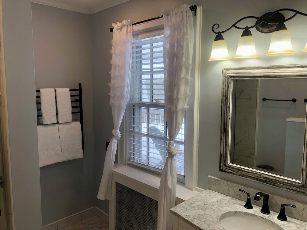 Фото Valcour Inn & Boathouse