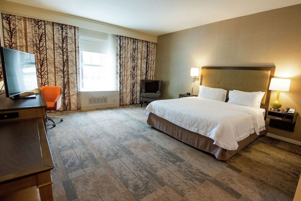 Фото Hampton Inn and Suites Manchester