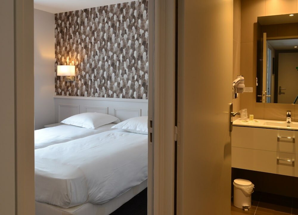 Фото Hôtel-Restaurant Le Monarque