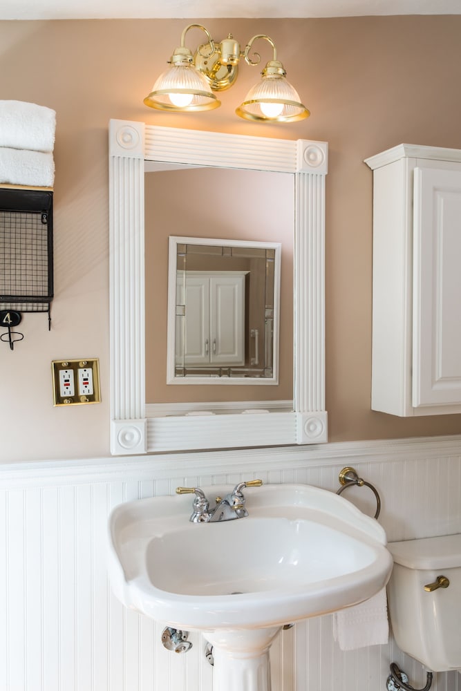 Фото The Lake House at Ferry Point