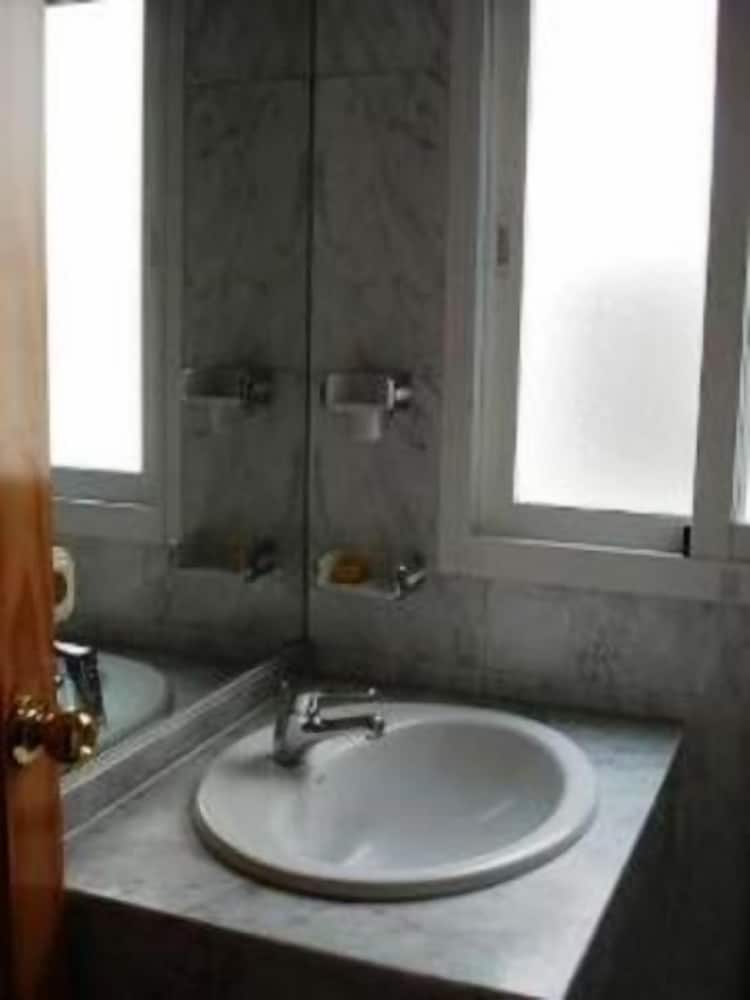 Фото Hostal Berlin